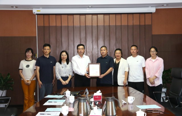中国海洋大学—河南瑞龙新材料科技有限公司捐赠签约仪式举行